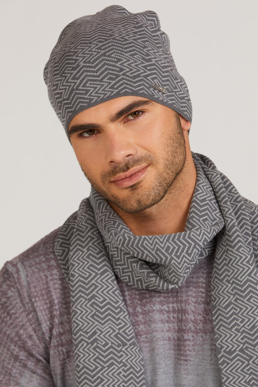 Czapka Męska, Model: Rufino, Kolor: grafitowy, Skład materiału: 97% Wiskoza; 3% Elastan, Przeznaczenie: Jesień/Zima, Rozmiar: Uniwersalny (54-62) (Czapka Męska, zdjęcie 2)