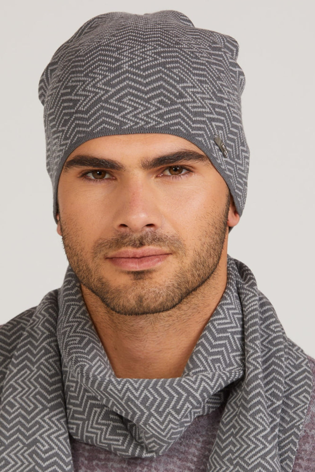 Czapka Męska, Model: Rufino, Kolor: grafitowy, Skład materiału: 97% Wiskoza; 3% Elastan, Przeznaczenie: Jesień/Zima, Rozmiar: Uniwersalny (54-62) (Czapka Męska, zdjęcie 3)