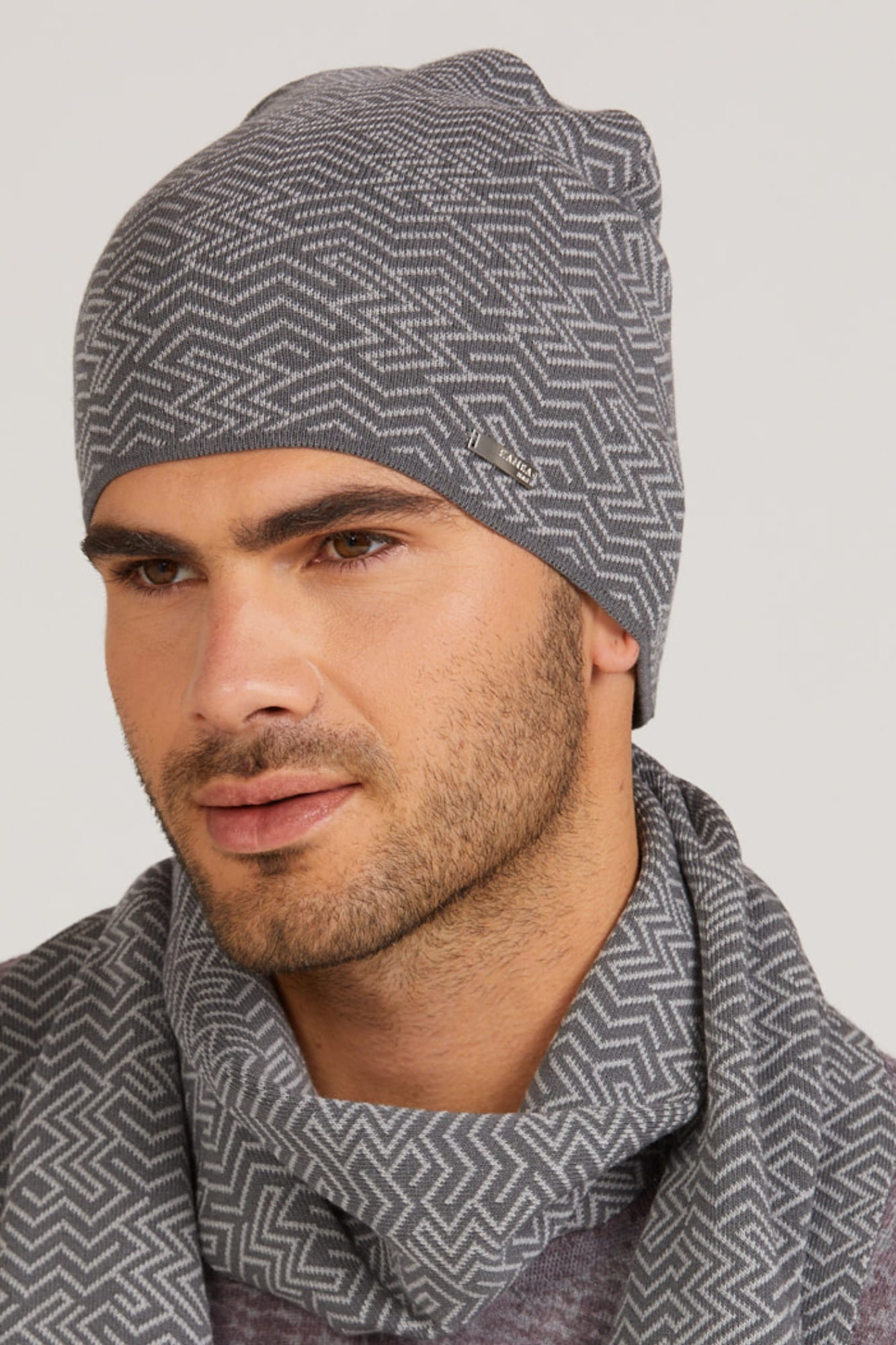 Czapka Męska, Model: Rufino, Kolor: grafitowy, Skład materiału: 97% Wiskoza; 3% Elastan, Przeznaczenie: Jesień/Zima, Rozmiar: Uniwersalny (54-62) (Czapka Męska, zdjęcie 5)