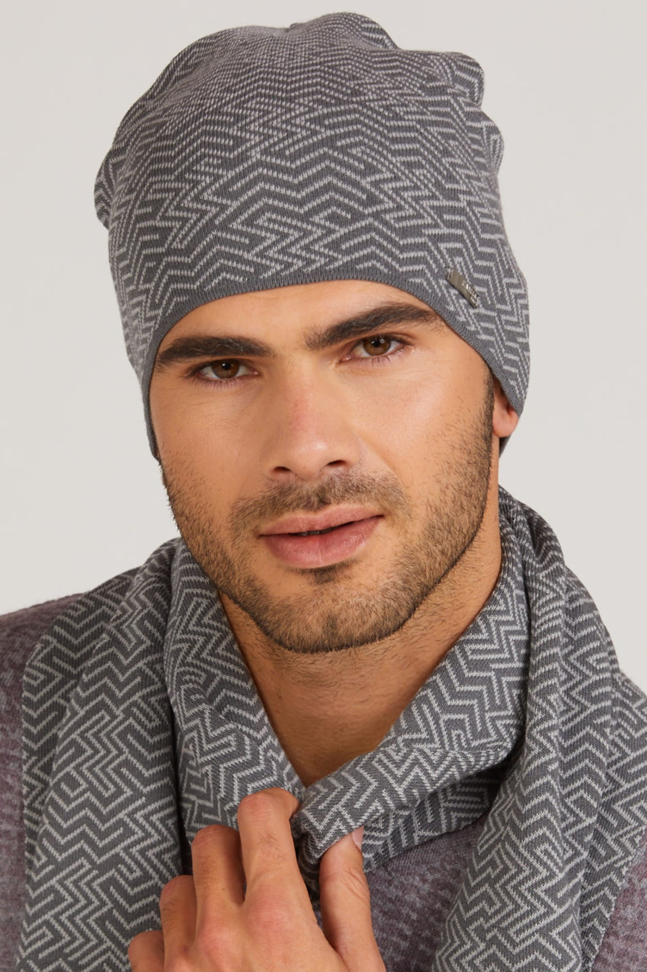 Czapka Męska, Model: Rufino, Kolor: grafitowy, Skład materiału: 97% Wiskoza; 3% Elastan, Przeznaczenie: Jesień/Zima, Rozmiar: Uniwersalny (54-62) (Czapka Męska, zdjęcie 6)