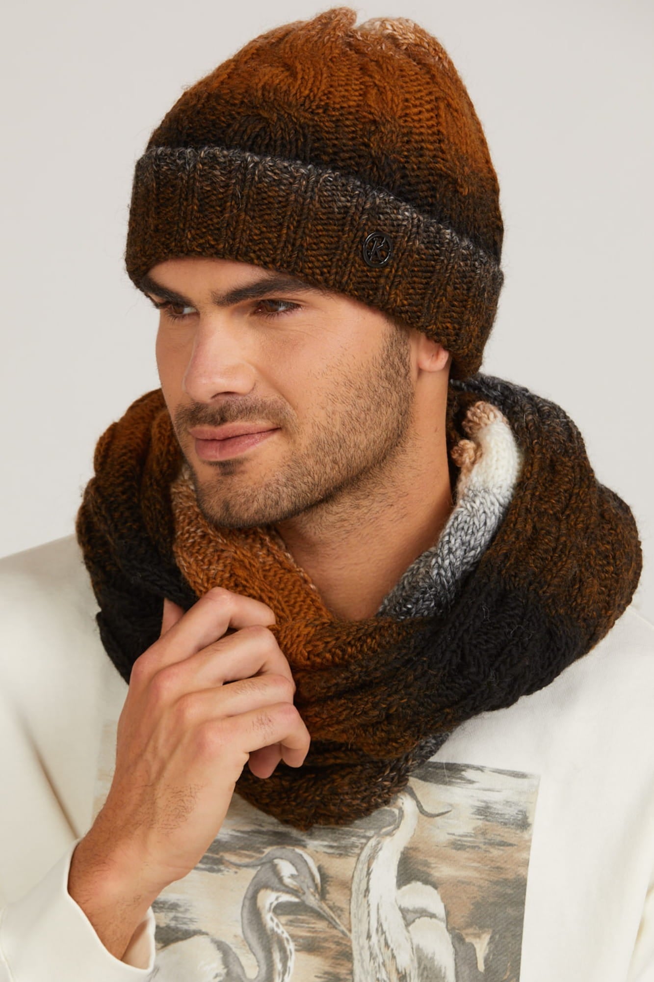 Bok czapki zimowej ROSARIO, prezentujący uniwersalny rozmiar i materiał z wełny oraz alpaki | KAMEA | Spironik.pl