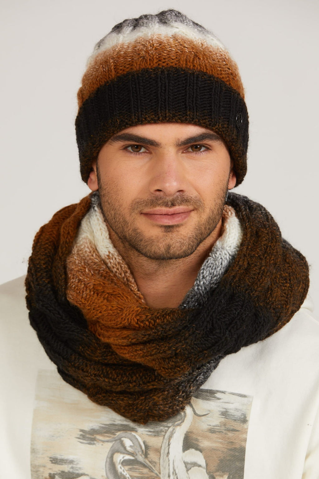 Zbliżenie na fakturę czapki męskiej ROSARIO, ukazujące miękkość materiału | KAMEA | Spironik.pl