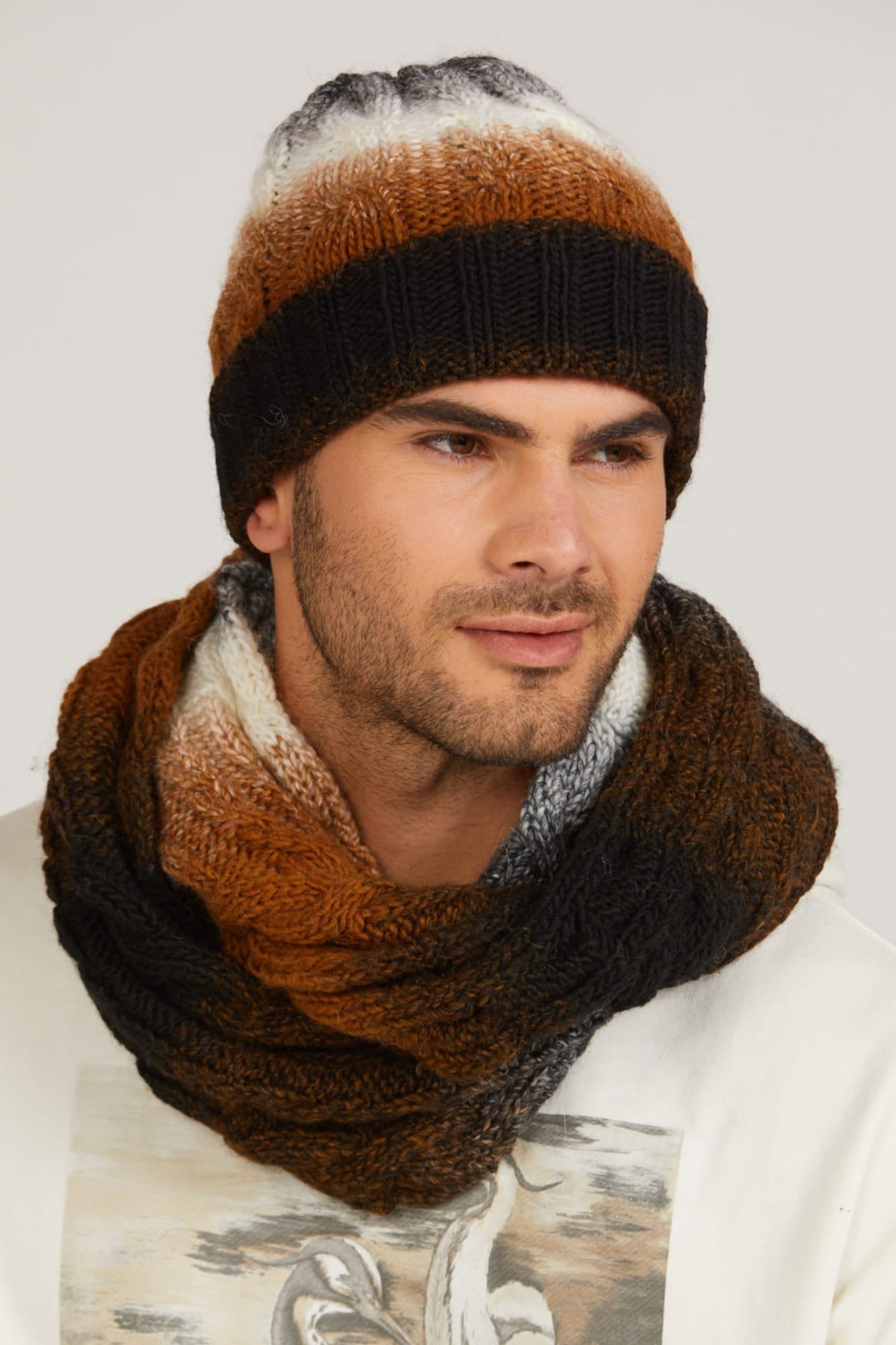 Czapka ROSARIO w cieniowanym rudym kolorze, wyprodukowana w Polsce, z polarową podszewką | KAMEA | Spironik.pl