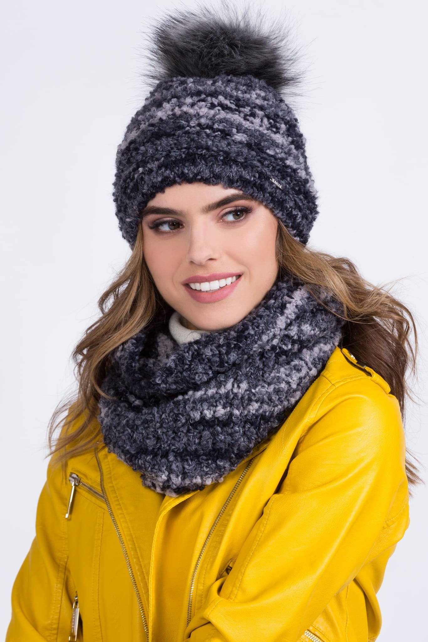 Czapka Damska, Model: Manta, Kolor: granatowy, Skład materiału: 53% Poliakryl; 22% Wełna; 19% Moher; 6% Poliamid, Rozmiar: Uniwersalny (54-60) (Czapka Damska, zdjęcie 2)