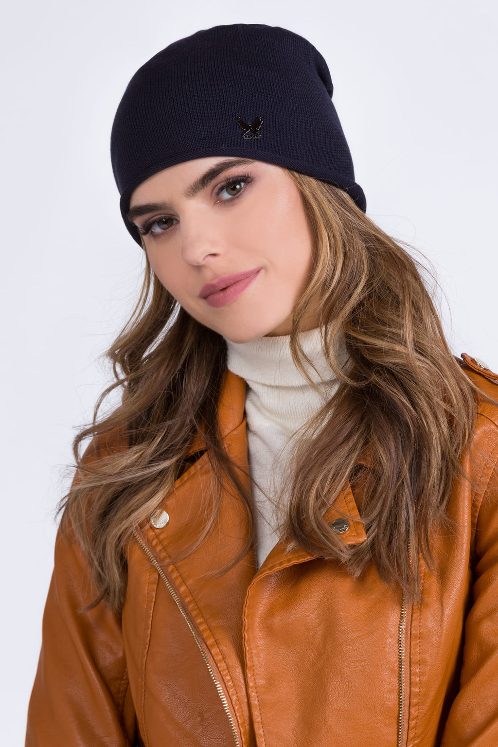 Czapka Talula w kolorze granatowym, wykonana z wiskozy, idealna dla alergików, w uniwersalnym rozmiarze | KAMEA | Spironik.pl