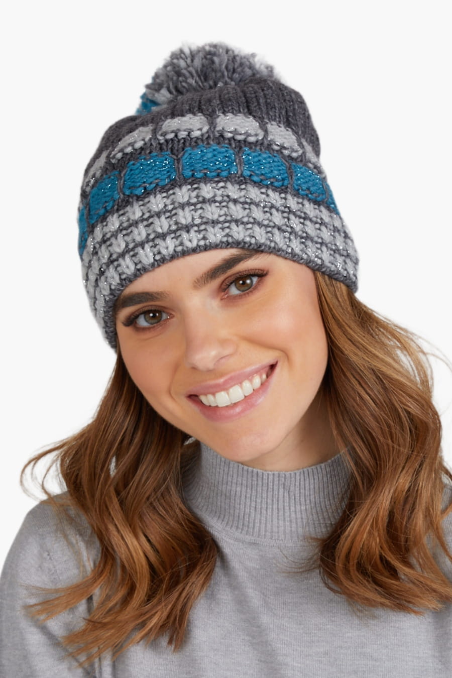 Detal czapki AMANDA z widocznymi splotami i połyskującą nitką | KAMEA | Spironik.pl