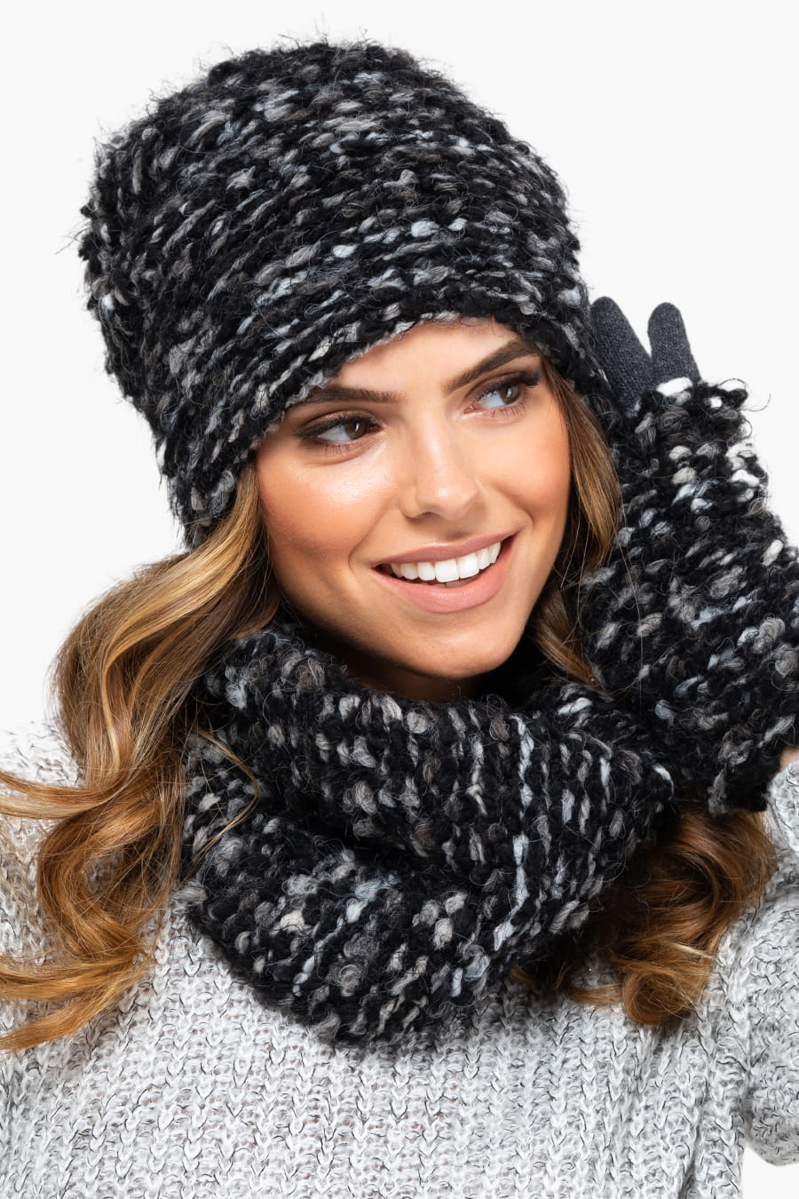 Komplet (Czapka+ Komin), Model: Carini-Komplet ( Czapka+ Komin), Kolor: grafitowy, Skład materiału: 50% Wełna; 35% Poliamid; 15% Poliester; Podszewka: 100% Poliester, Przeznaczenie: Jesień/Zima, Rozmiar: Uniwersalny (54-60) (Komplet (Czapka+ Komin), zdjęcie 2)