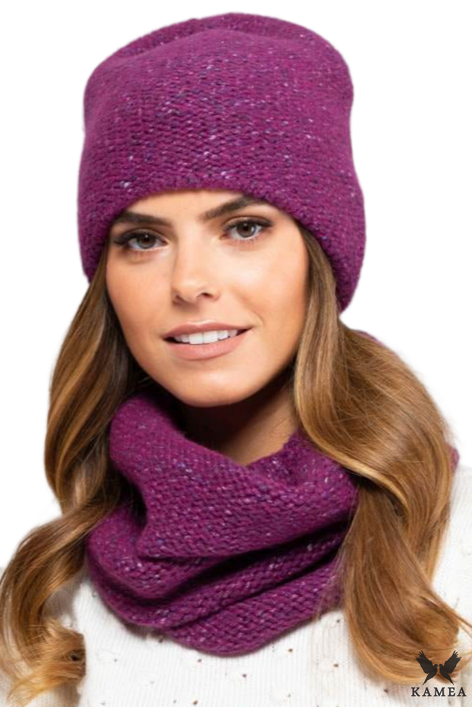 Czapki, Model: Badalona, Kolor: fuksja, Skład materiału: 41% Bawełna; 27% Poliakryl; 12% Wełna; 11% Poliamid; 5%  Poliester; 4% Lurex, Przeznaczenie: Jesień/Zima, Rozmiar: Uniwersalny (54-60)