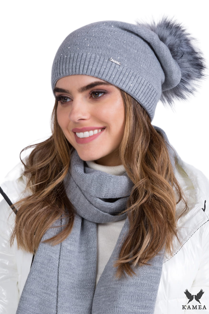 Czapki, Model: Maja, Kolor: szary, Skład materiału: 100% Akryl, Rozmiar: Uniwersalny (54-60)