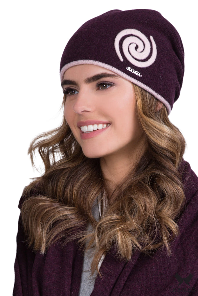 Czapka Damska, Model: Szila, Kolor: fioletowy, Skład materiału: 80% Wełna; 20% Poliamid, Rozmiar: Uniwersalny (54-60)