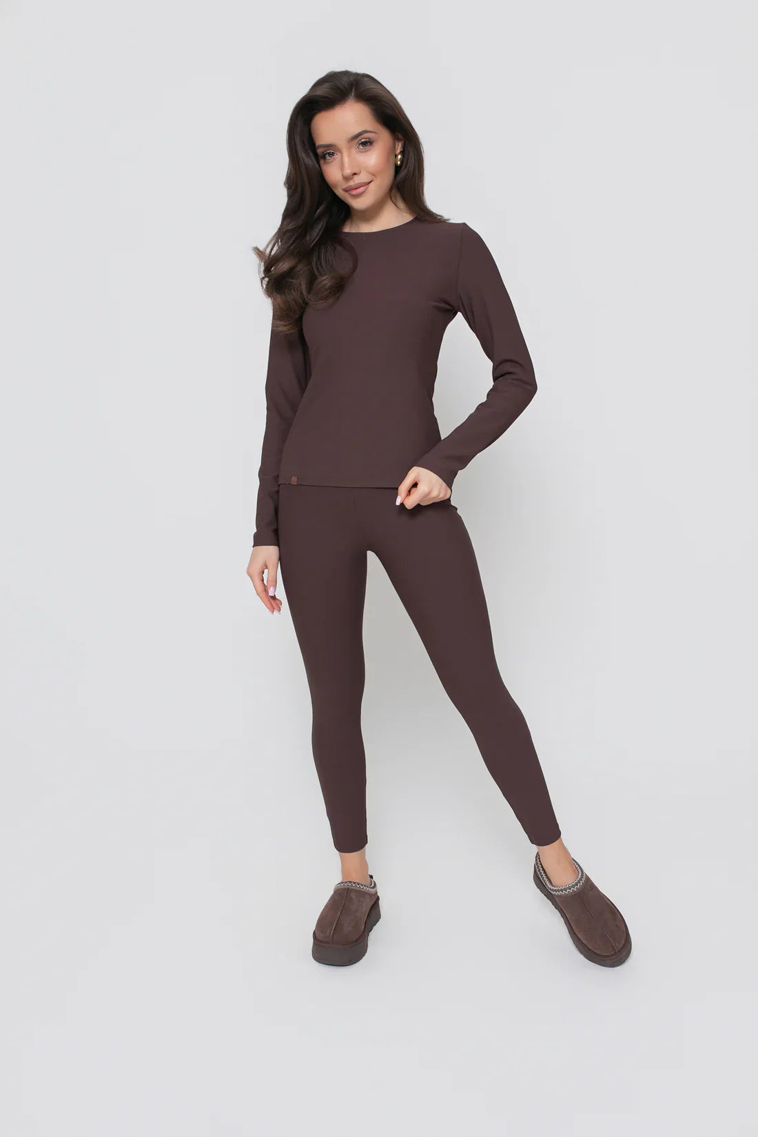 Legginsy damskie prążkowane w kolorze czekoladowym z wysokim stanem i szerokim pasem | Bastet | Spironik.pl