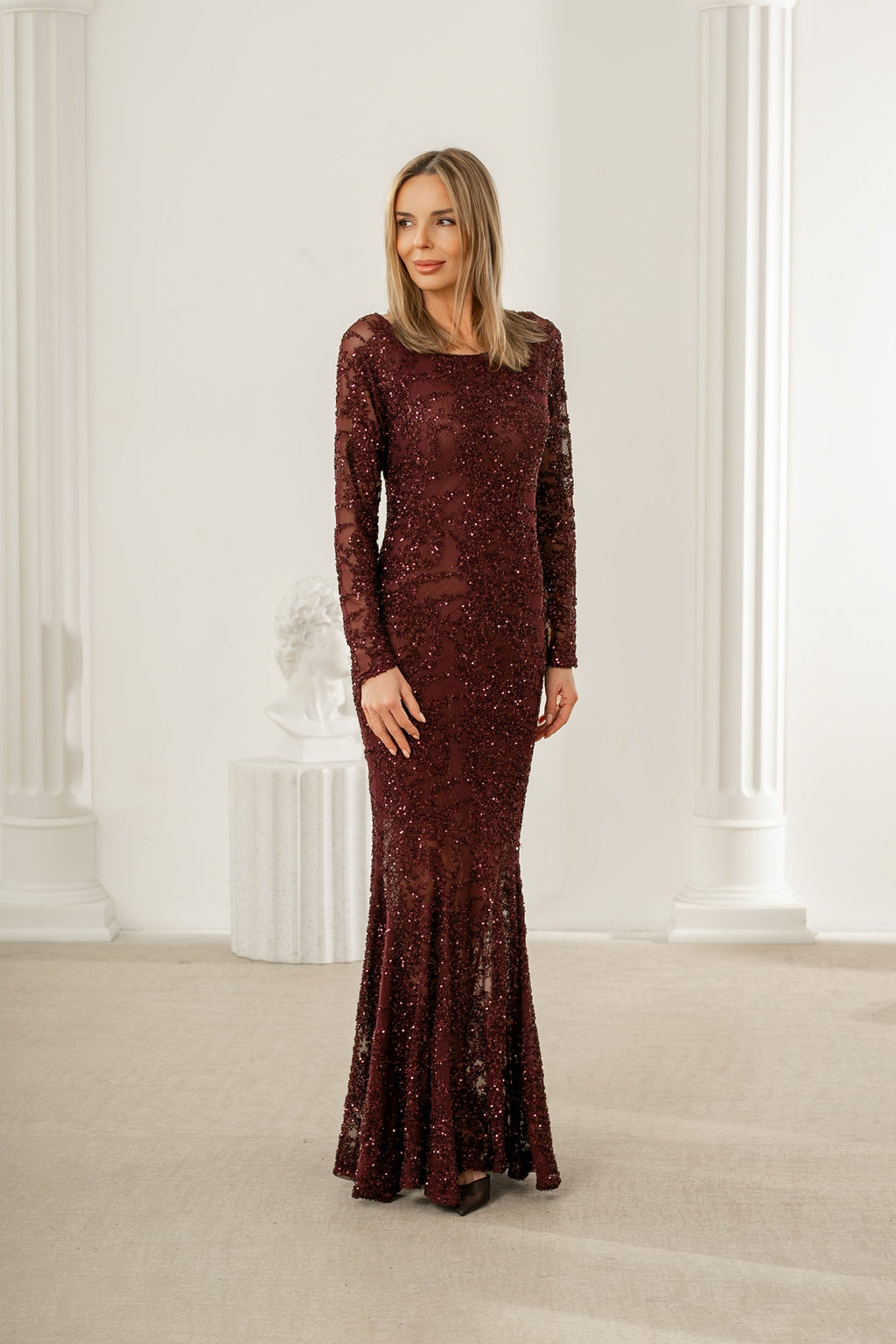 Sukienka z długim rękawem typu reglan, modelująca ramiona i dodająca elegancji | Bastet | Spironik.pl