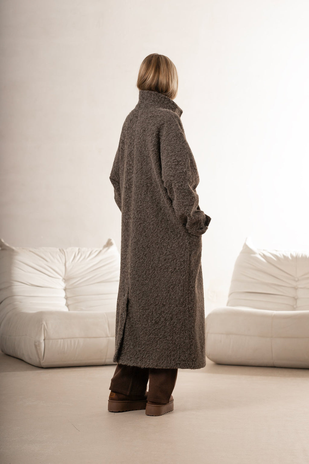 Stylowy płaszcz damski z kolekcji Bastet, idealny na różne okazje | Spironik.pl