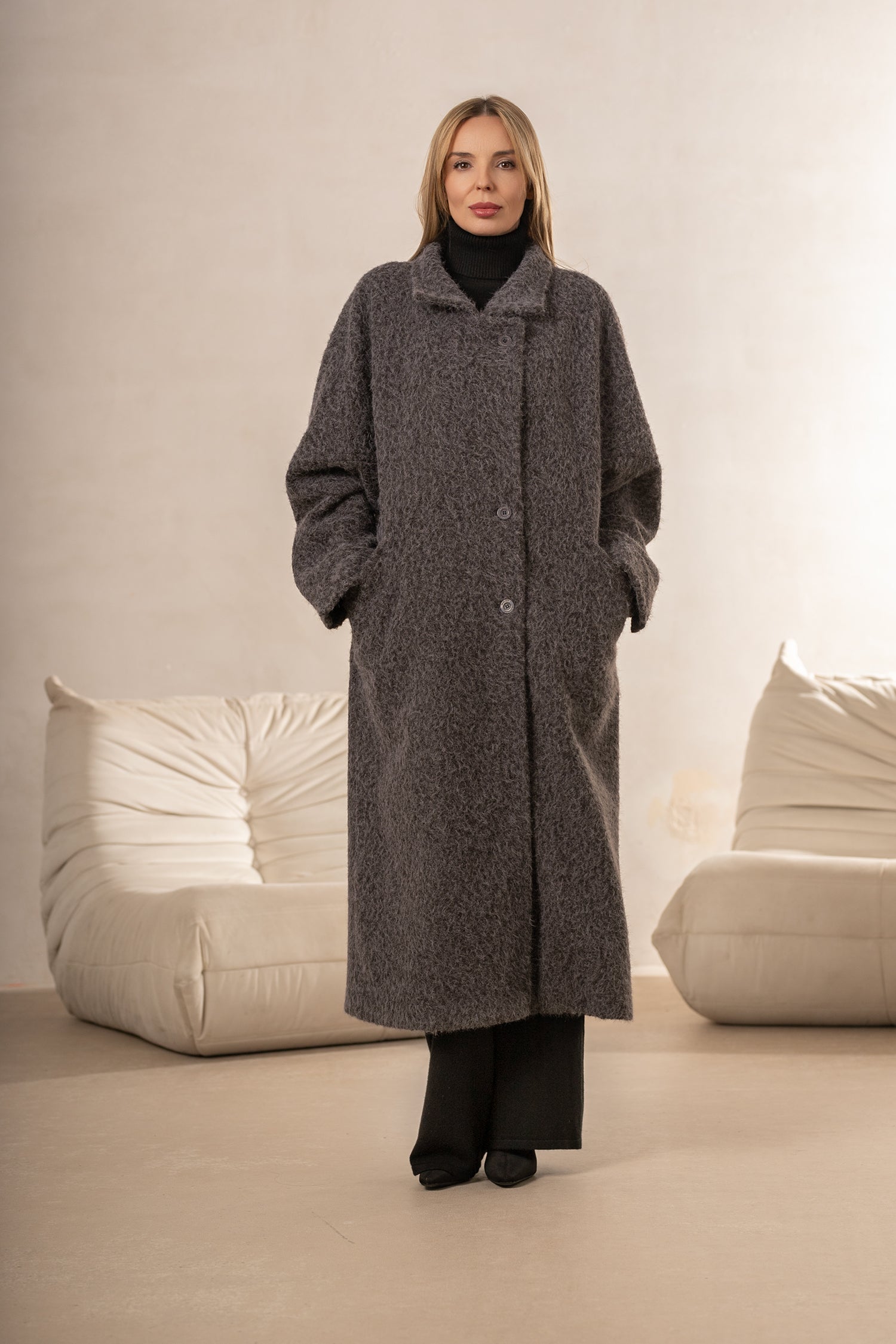 Model płaszcza, który sprawdzi się w miejskich i eleganckich stylizacjach | Bastet | Spironik.pl