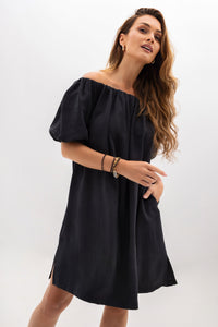 A midi dress with elastic waistband and pockets. Graphite color.
