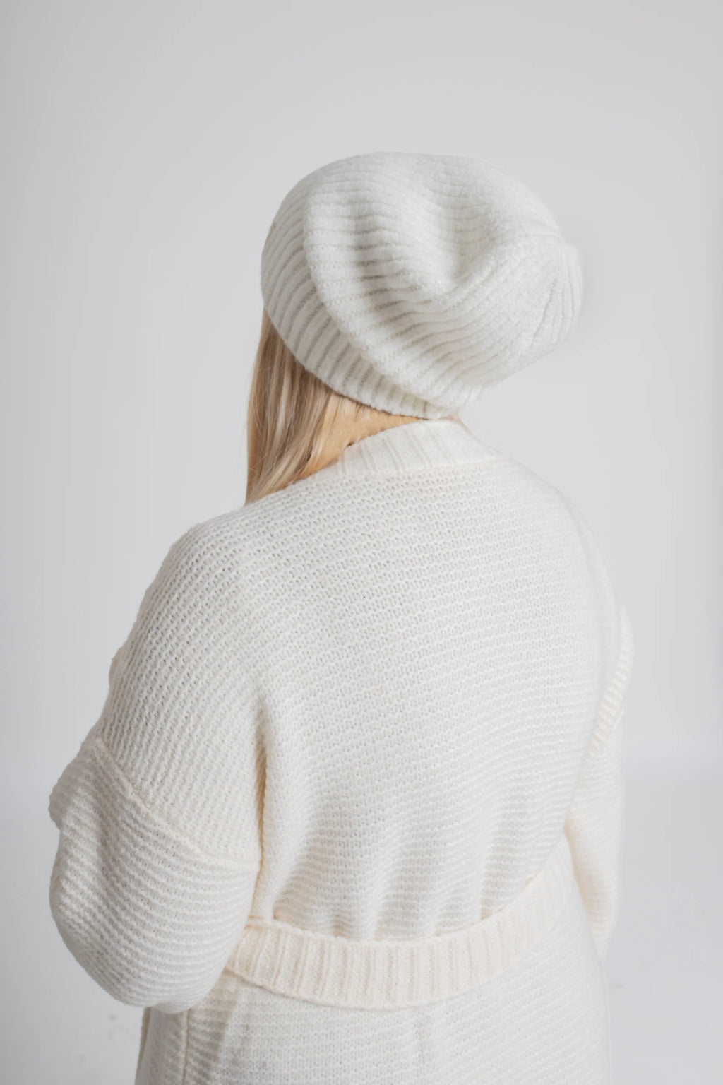 LUMI Czapka damska beanie z logo. Kolor Ecru