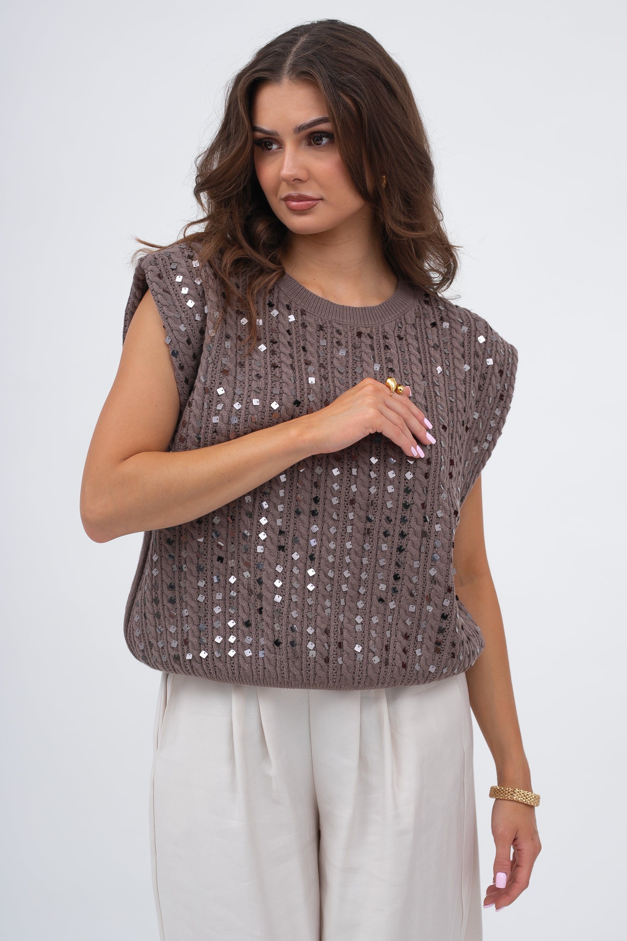 Błyszczący top warkoczowy z cekinami w kolorze fango, idealny na wyjątkowe okazje | Bastet | Spironik.pl