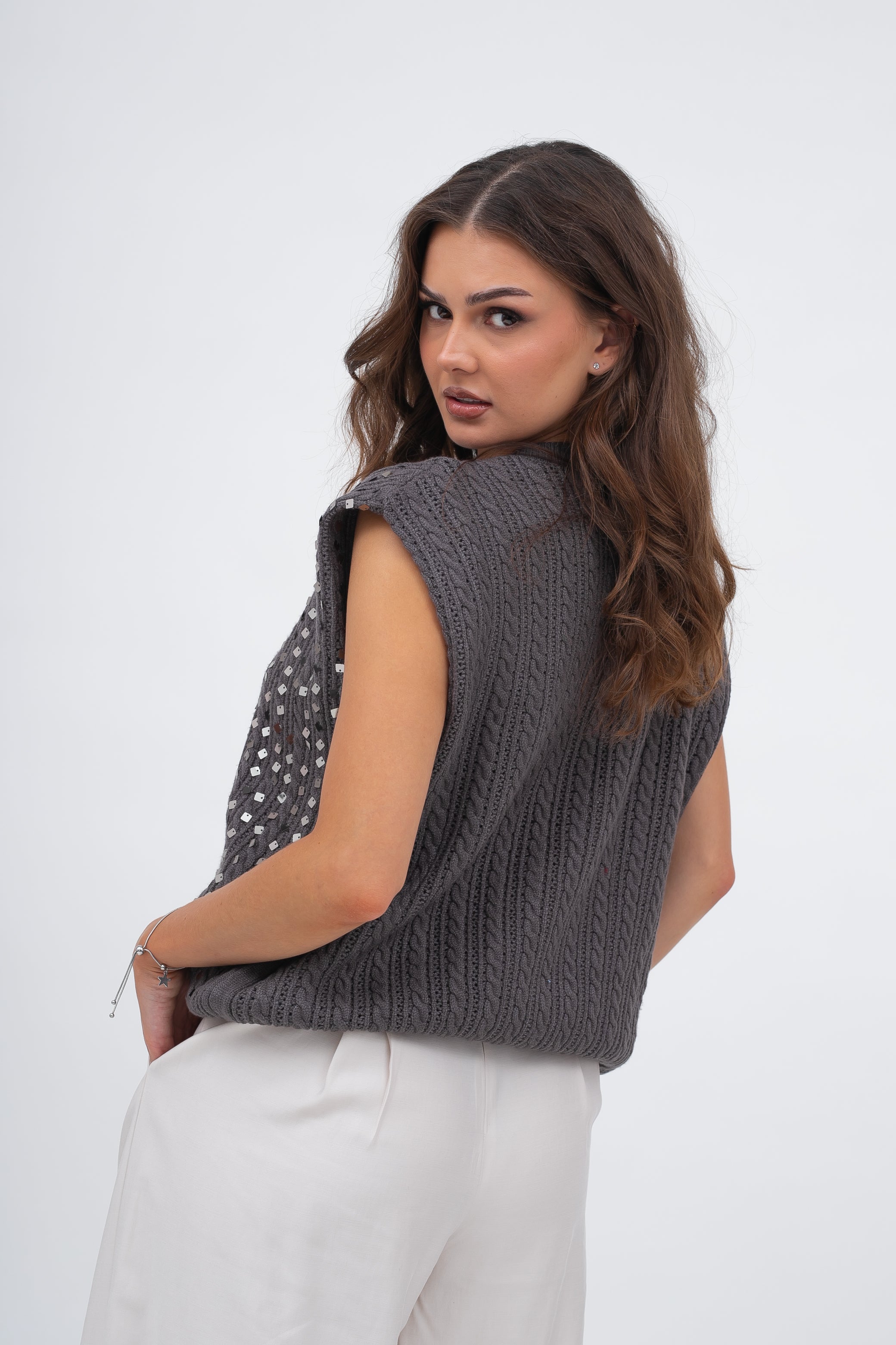 Luksusowy top GLOW z cekinami, idealnie dopasowujący się do sylwetki, w eleganckim stalowym odcieniu | Bastet | Spironik.pl