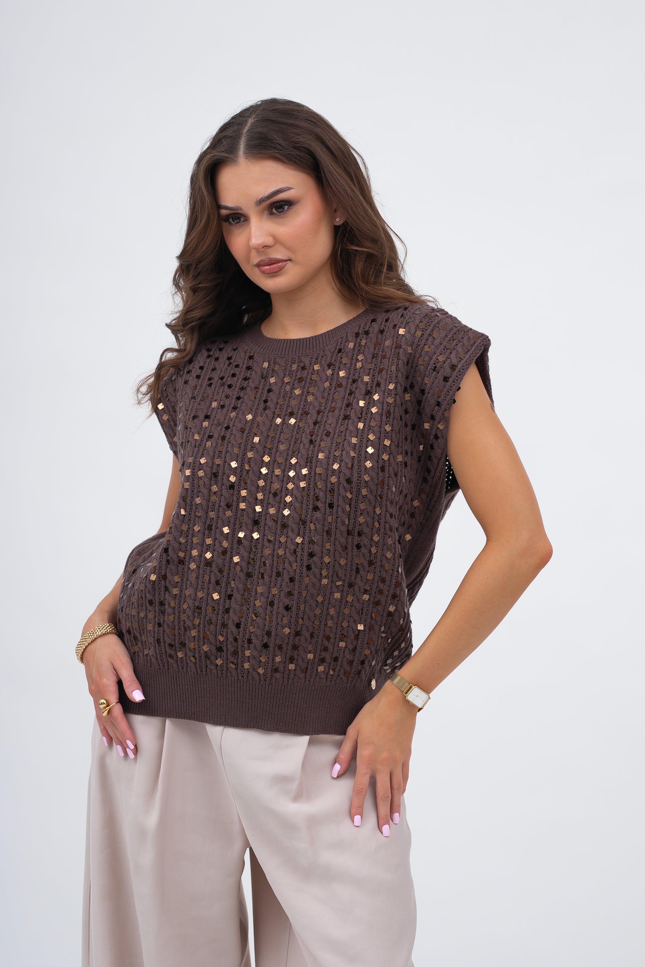 Błyszczący top warkoczowy w kolorze mlecznej czekolady z cekinami, idealny na wyjątkowe okazje | Bastet | Spironik.pl