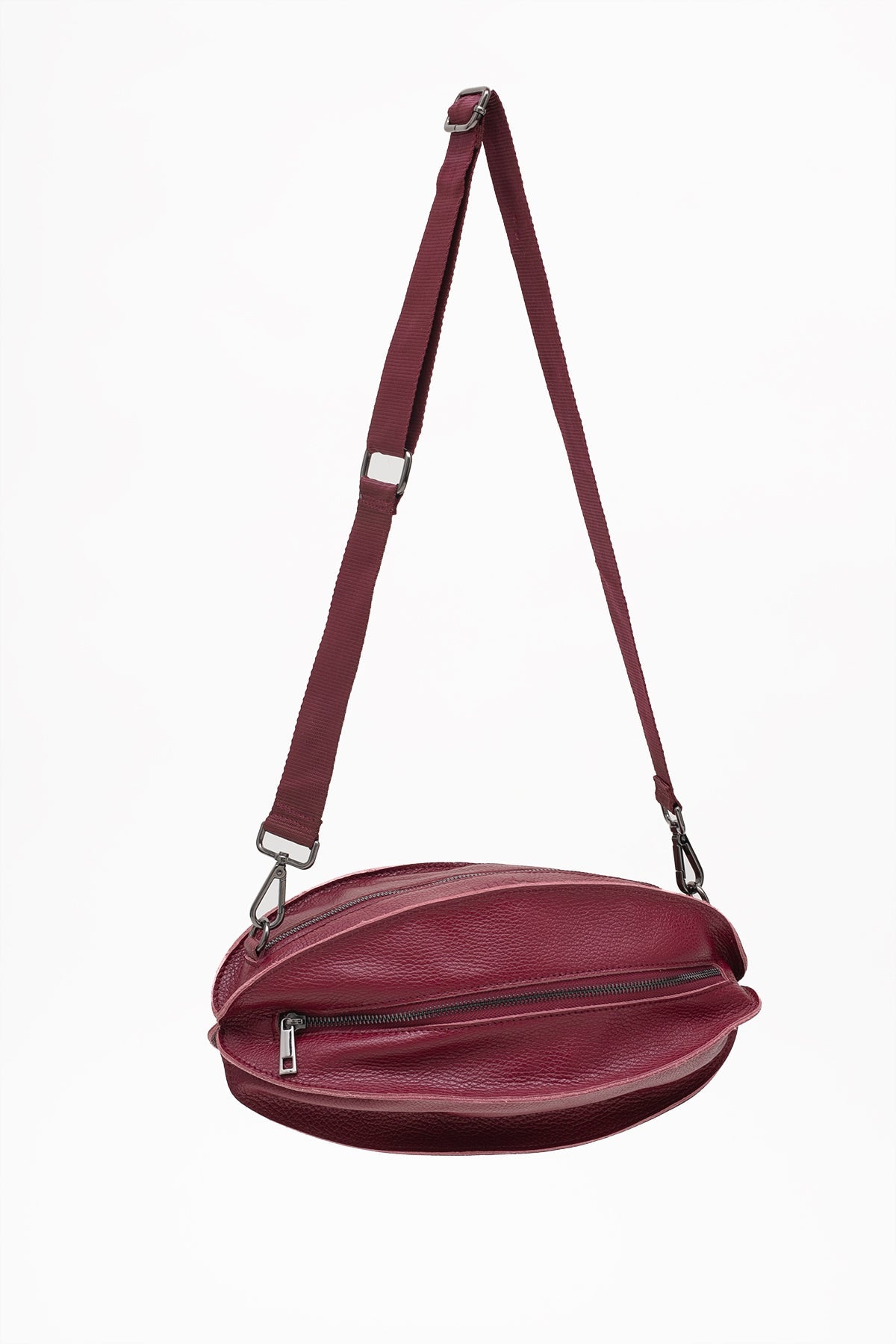 Pasek z taśmy kaletniczej, odpinany i regulowany, umożliwia noszenie na różne sposoby | Bastet | Spironik.pl