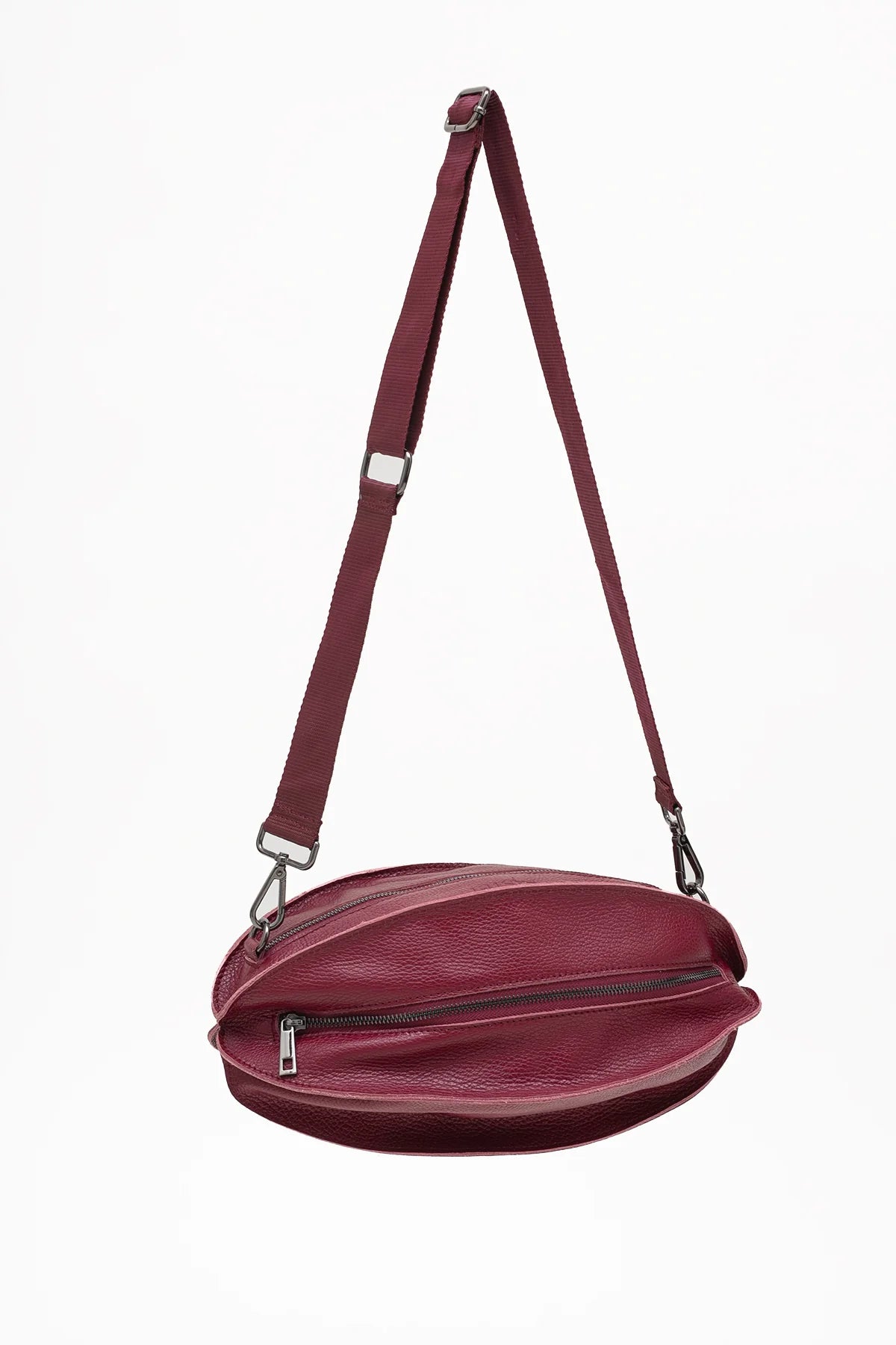 Torebka nerka Bastet z limitowanej kolekcji Agnieszki Włodarczyk z podszewką i odpinanym paskiem | Spironik.pl