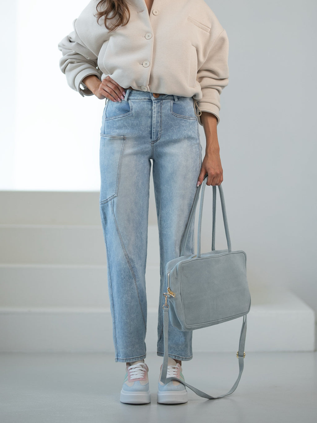 Torba zamszowa z solidnym zamkiem błyskawicznym i praktycznymi kieszonkami | Bastet | Spironik.pl