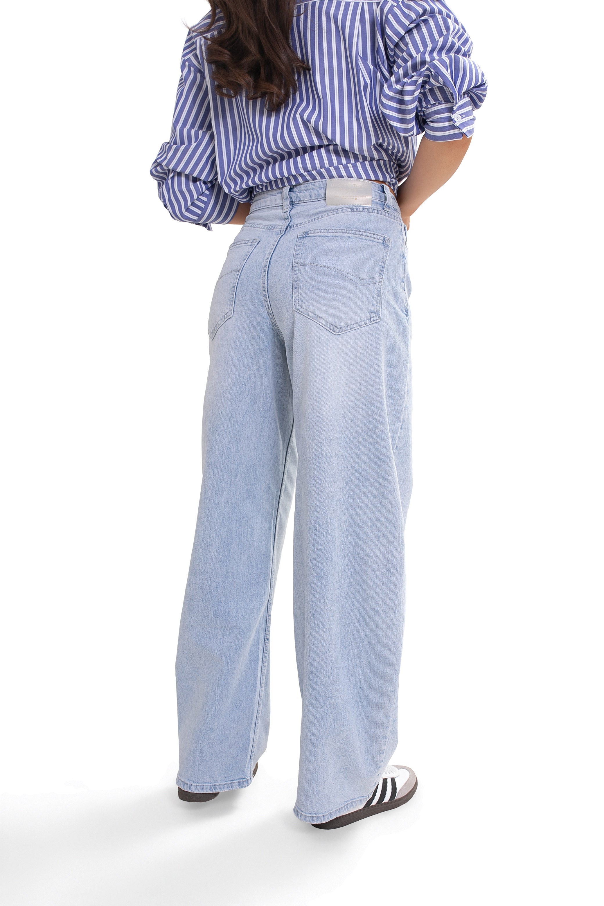 Klasyczne jeansy damskie INES o uniwersalnym fasonie do casualowych i eleganckich stylizacji | Bastet | Spironik.pl