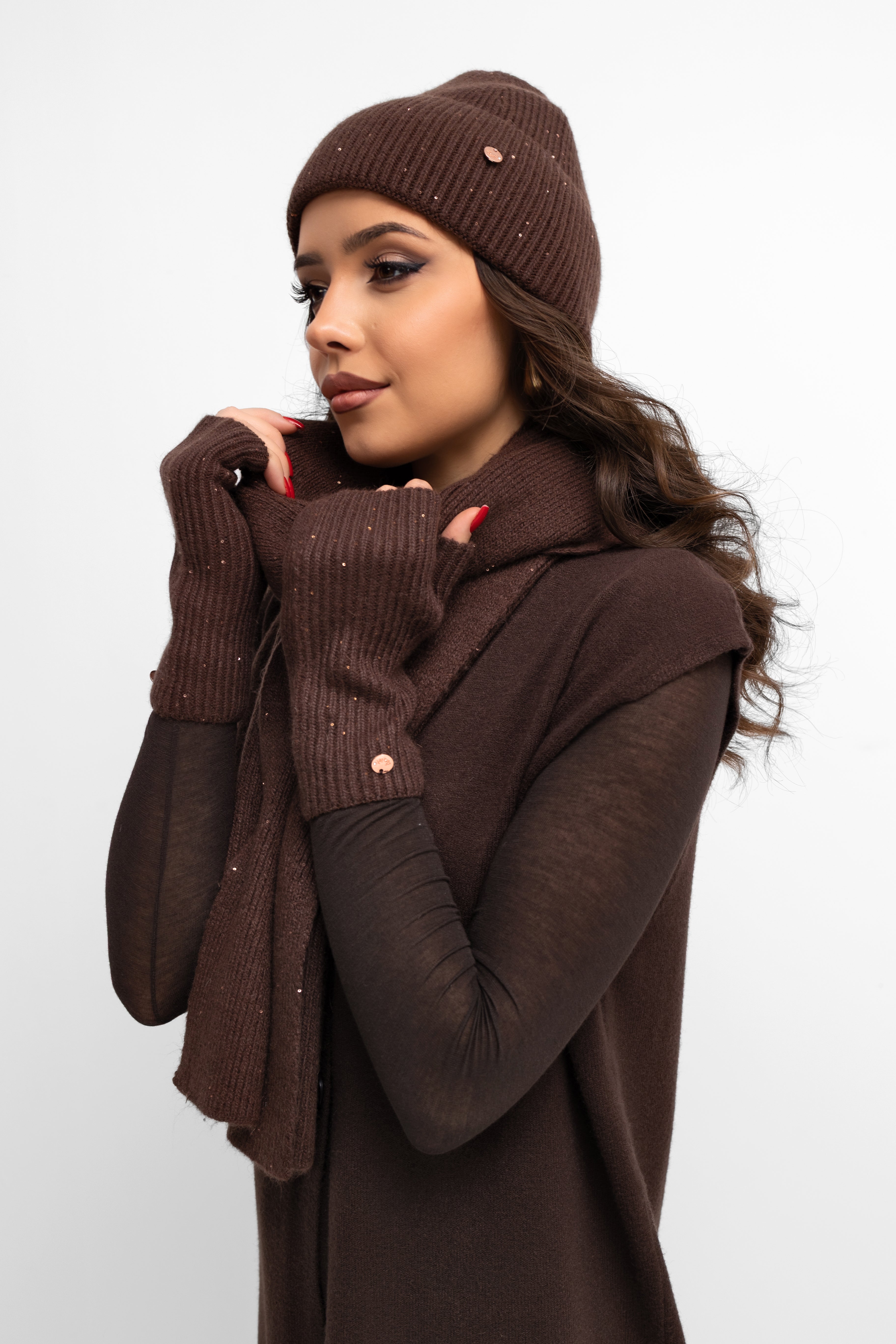 Stylowy komplet zimowy z czapką, szalikiem i rękawiczkami w eleganckim wydaniu | Bastet | Spironik.pl