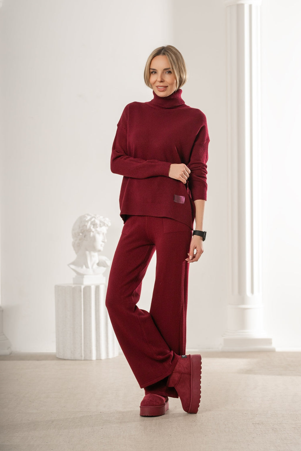 Komplet sweterkowy z golfem w kolorze bordowym, idealny na chłodniejsze dni | Bastet | Spironik.pl