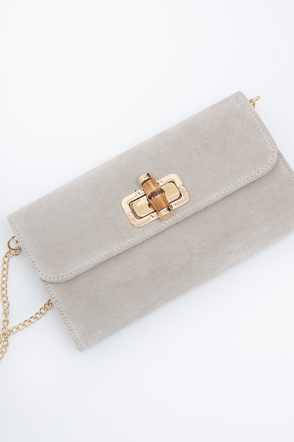 Zielona torebka zamszowa z eleganckim złotym zapięciem, idealna na letnie wieczory | Bastet | Spironik.pl