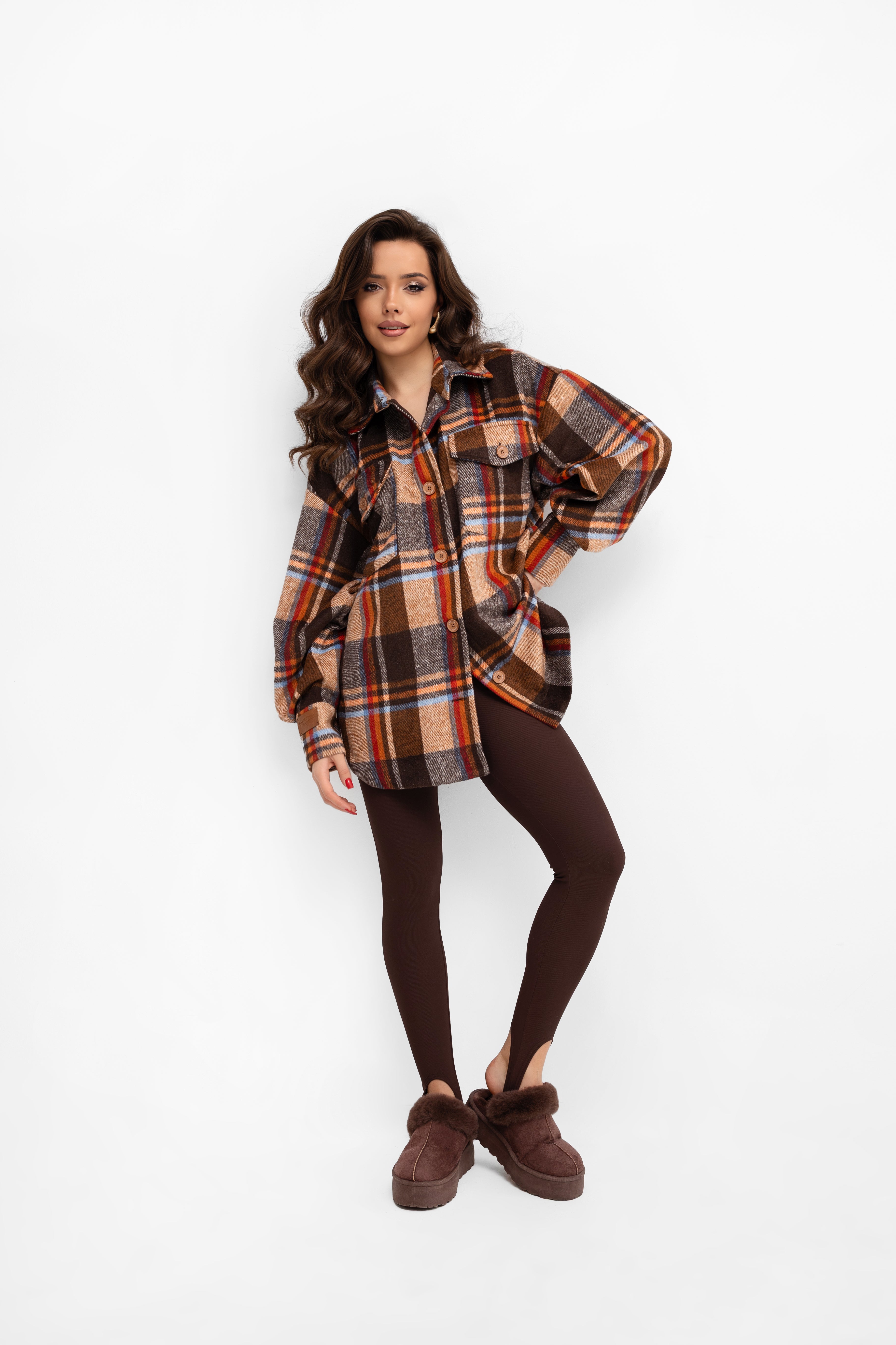 Oversize'owa koszula w kratę z kołnierzykiem i logowanymi guzikami, brązowo-karmelowa | Bastet | Spironik.pl