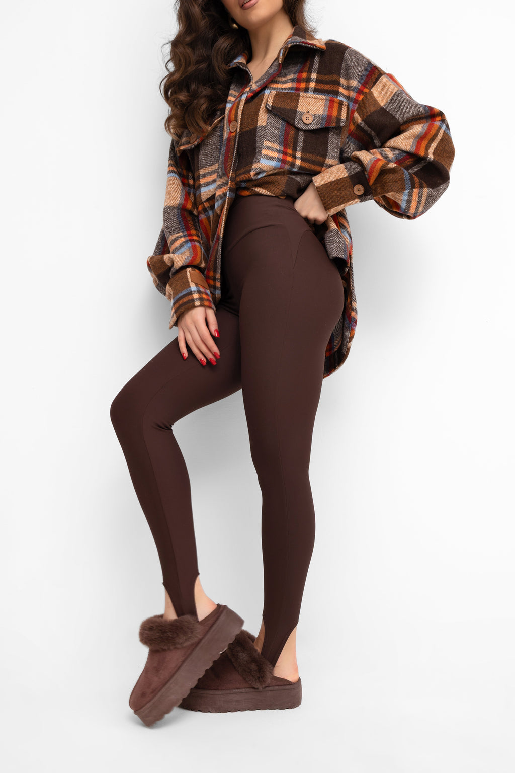 Elastyczne legginsy narciarki w kolorze czekoladowym z gumką na stopę dla maksymalnego komfortu | Bastet | Spironik.pl