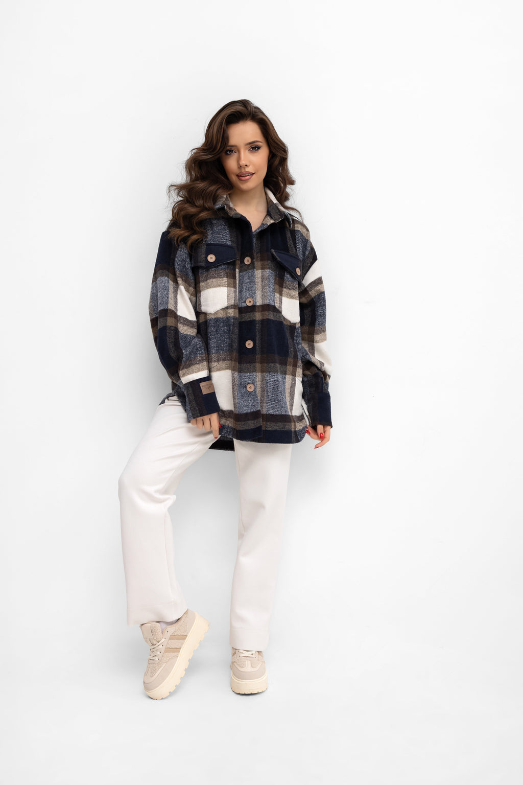 Koszula damska w kratę z miękkiej tkaniny, świetnie komponująca się z jeansami i legginsami | Bastet | Spironik.pl