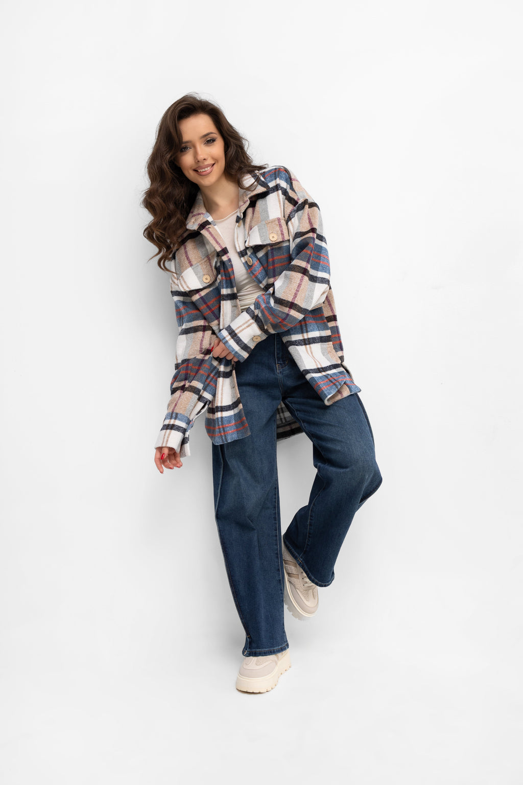 Lekka narzutka w dużą kratę, wykonana z miękkiej tkaniny, w kolorze Ecru-Beżowym | Bastet | Spironik.pl