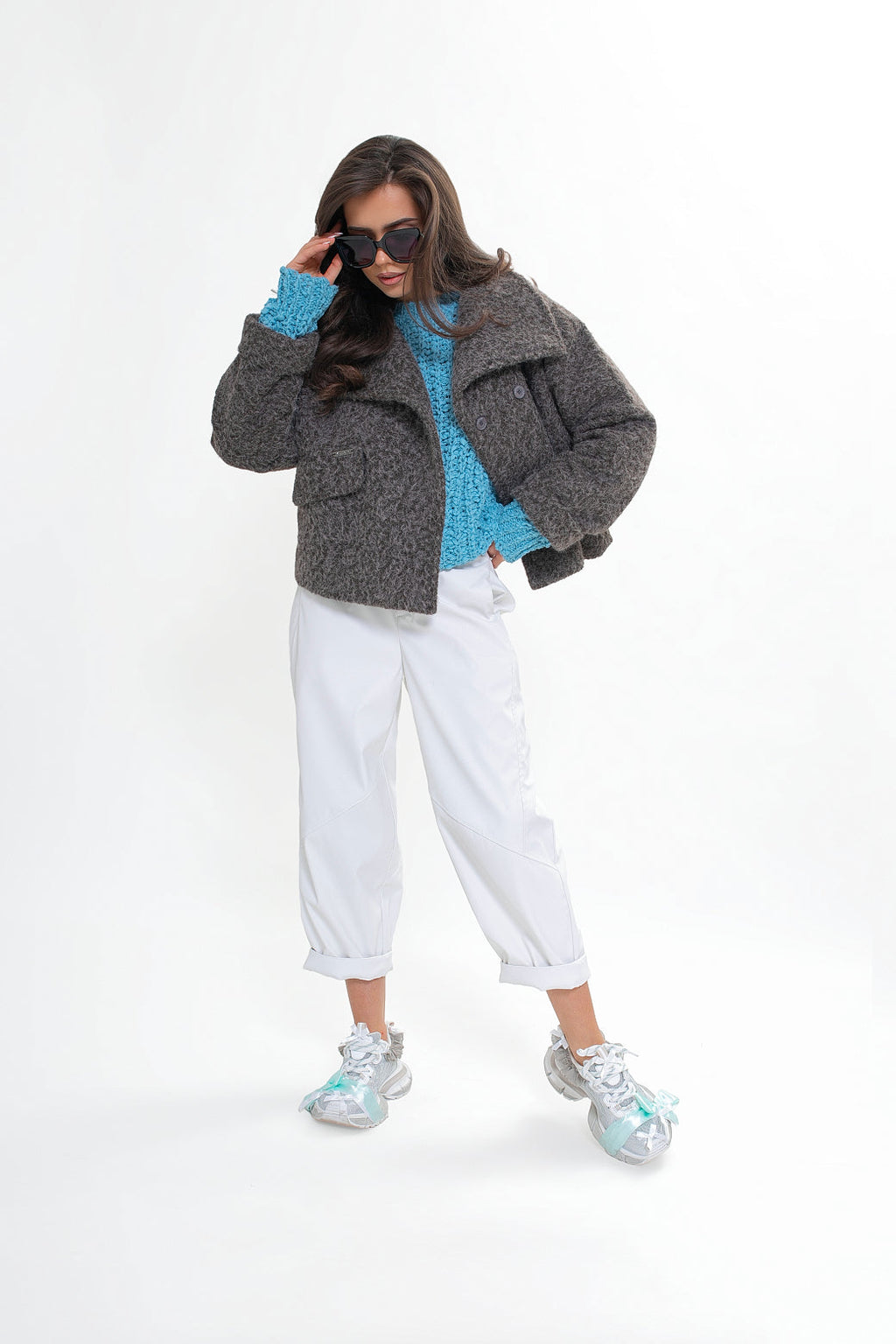Elegancka brązowa kurtka damska z wysoką stójką i klapami w stylu kimono | Bastet | Spironik.pl