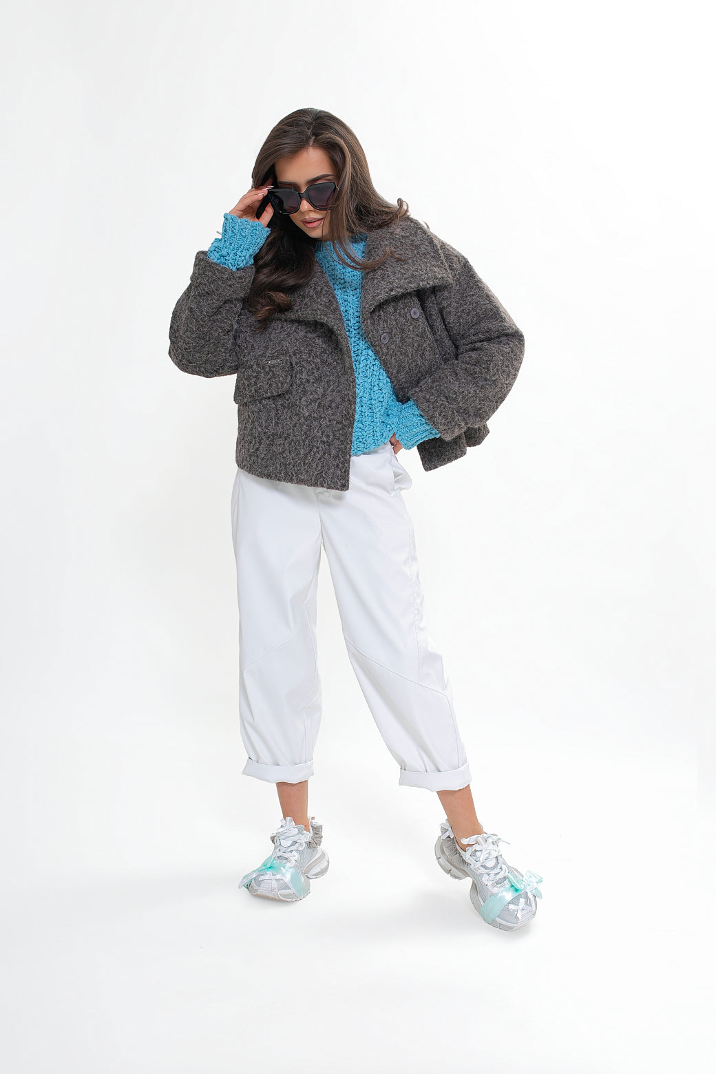 Elegantní hnědá dámská bunda s vysokým stojákem a klopami ve stylu kimono | Bastet | Spironik.pl