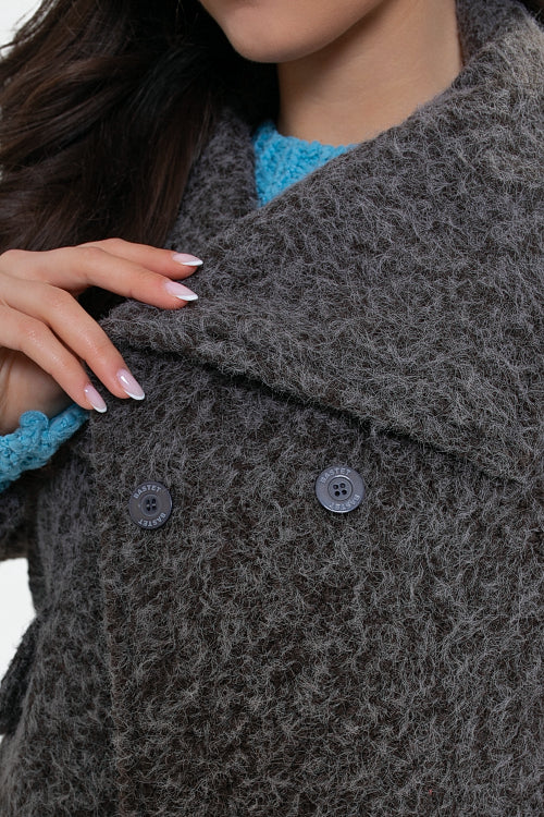 Moderní dámská bunda v hnědé barvě s volným střihem a efektními klopami | Bastet | Spironik.pl