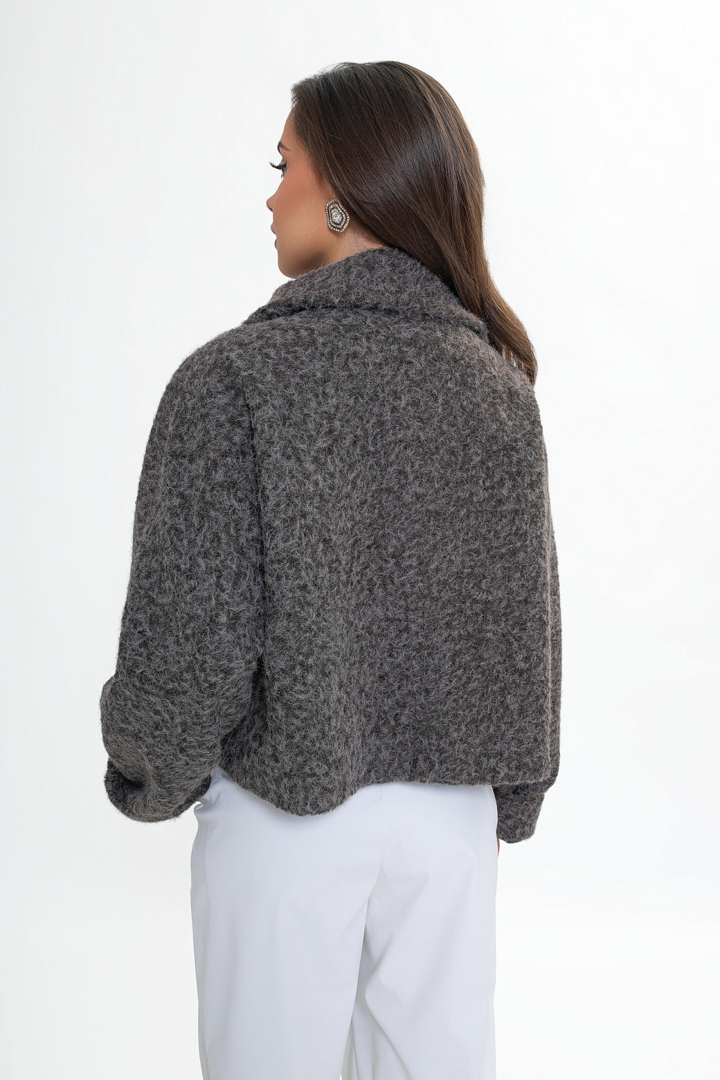 Dámská bunda s vysokým stojákem, dvouřadým zapínáním a vsazenou kapsou v hnědém odstínu | Bastet | Spironik.pl