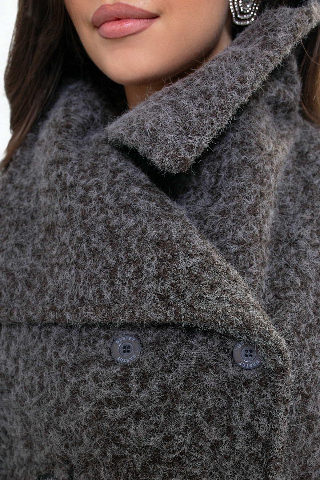 Stylová hnědá kimono bunda s možností vyhrnutí rukávů, ideální na každé roční období | Bastet | Spironik.pl