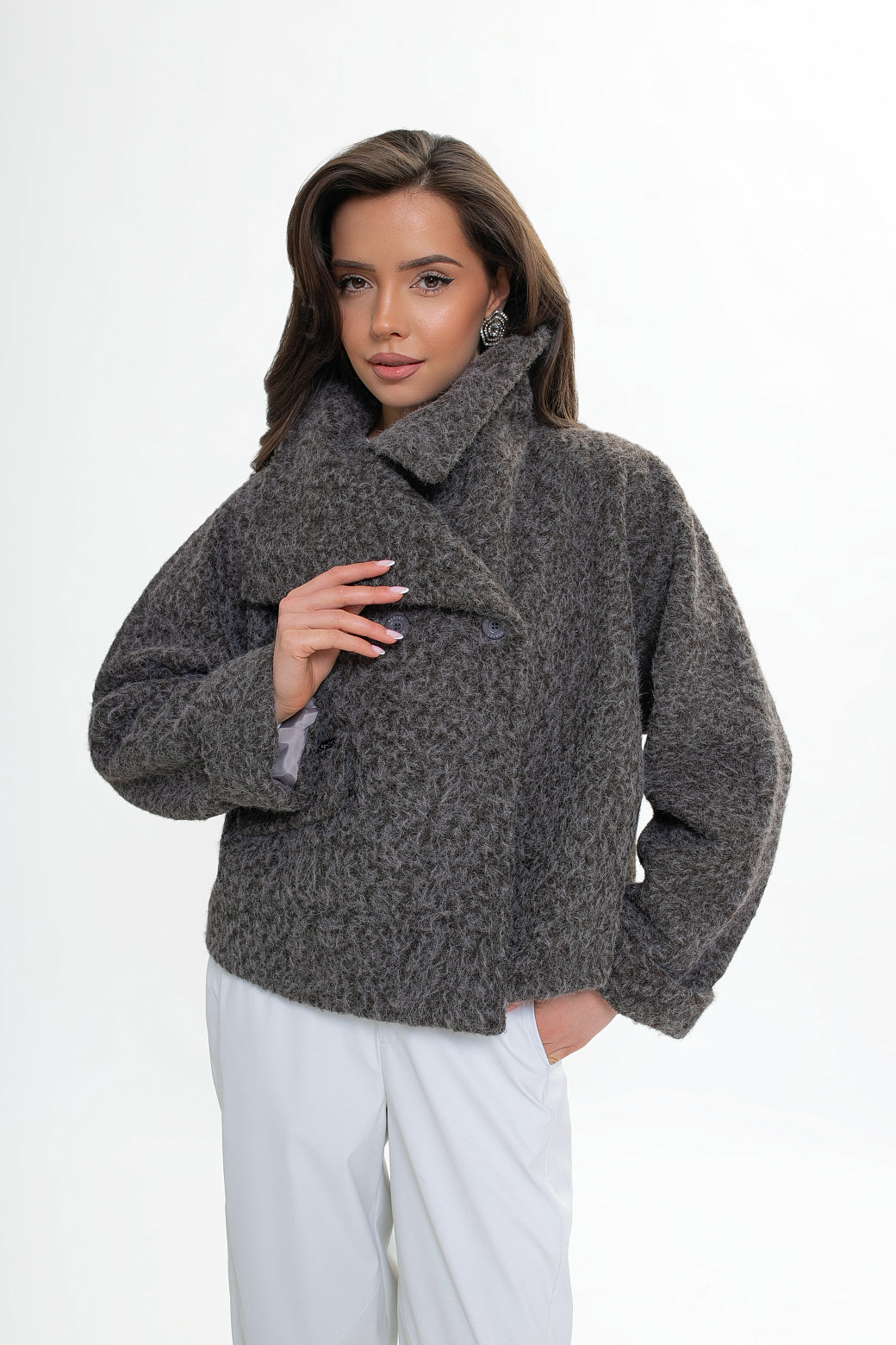 Elegantní dámská bunda v hnědé barvě, skvělá do kanceláře i na každodenní stylizace | Bastet | Spironik.pl