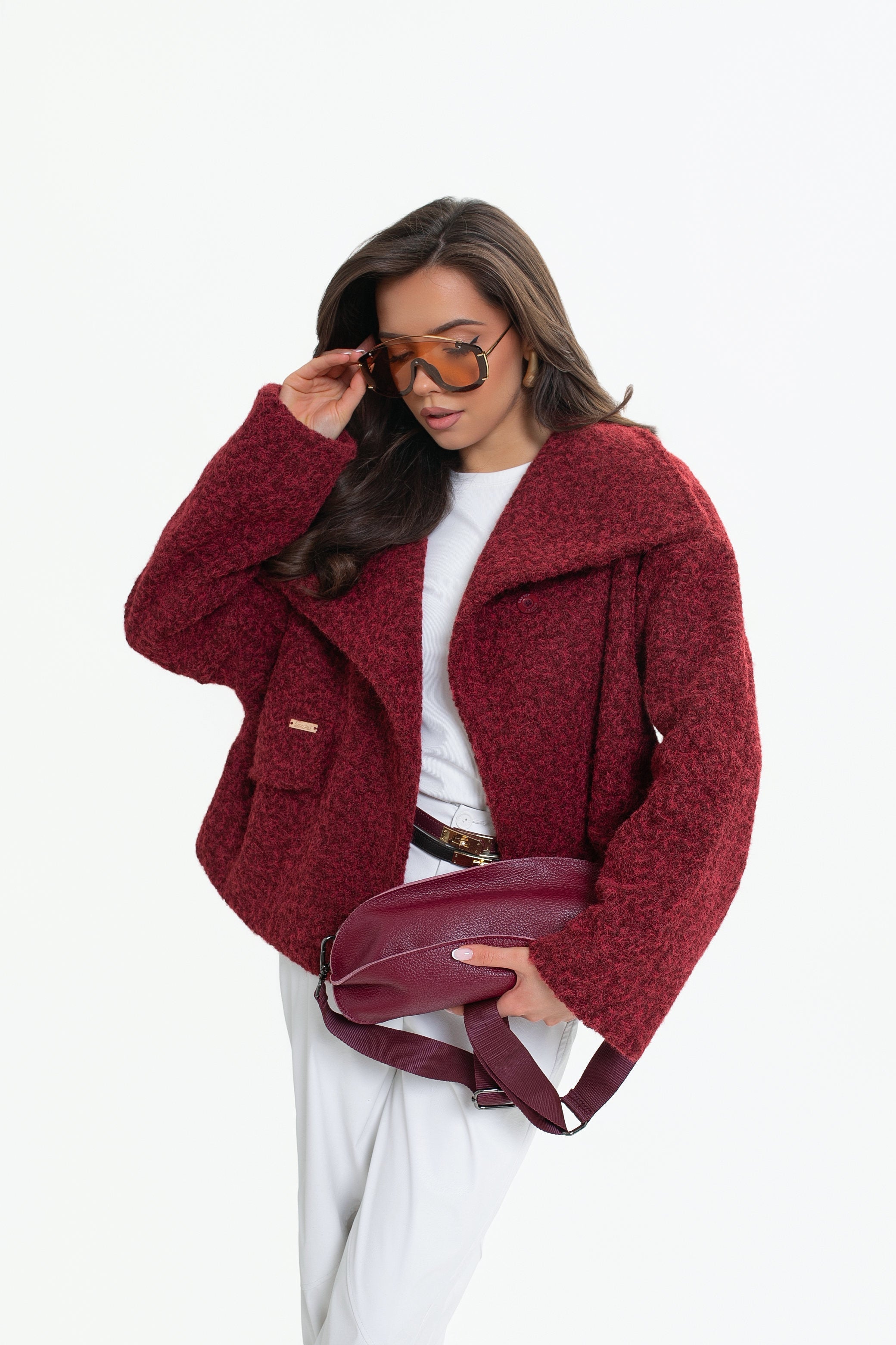 Dámská bunda s kimono střihem, zvýrazňující pas, v módním bordó odstínu | Bastet | Spironik.pl