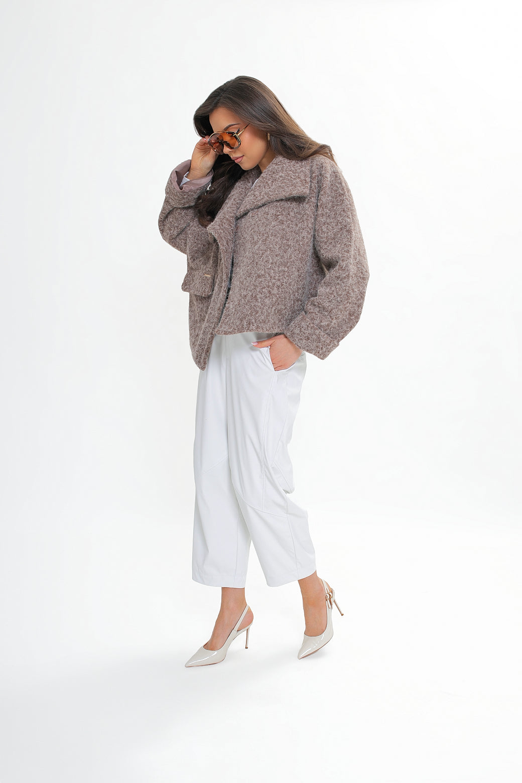 Kimono bunda s volným střihem, zapínaná na knoflíky s logem, ideální pro smart casual stylizace | Bastet | Spironik.pl