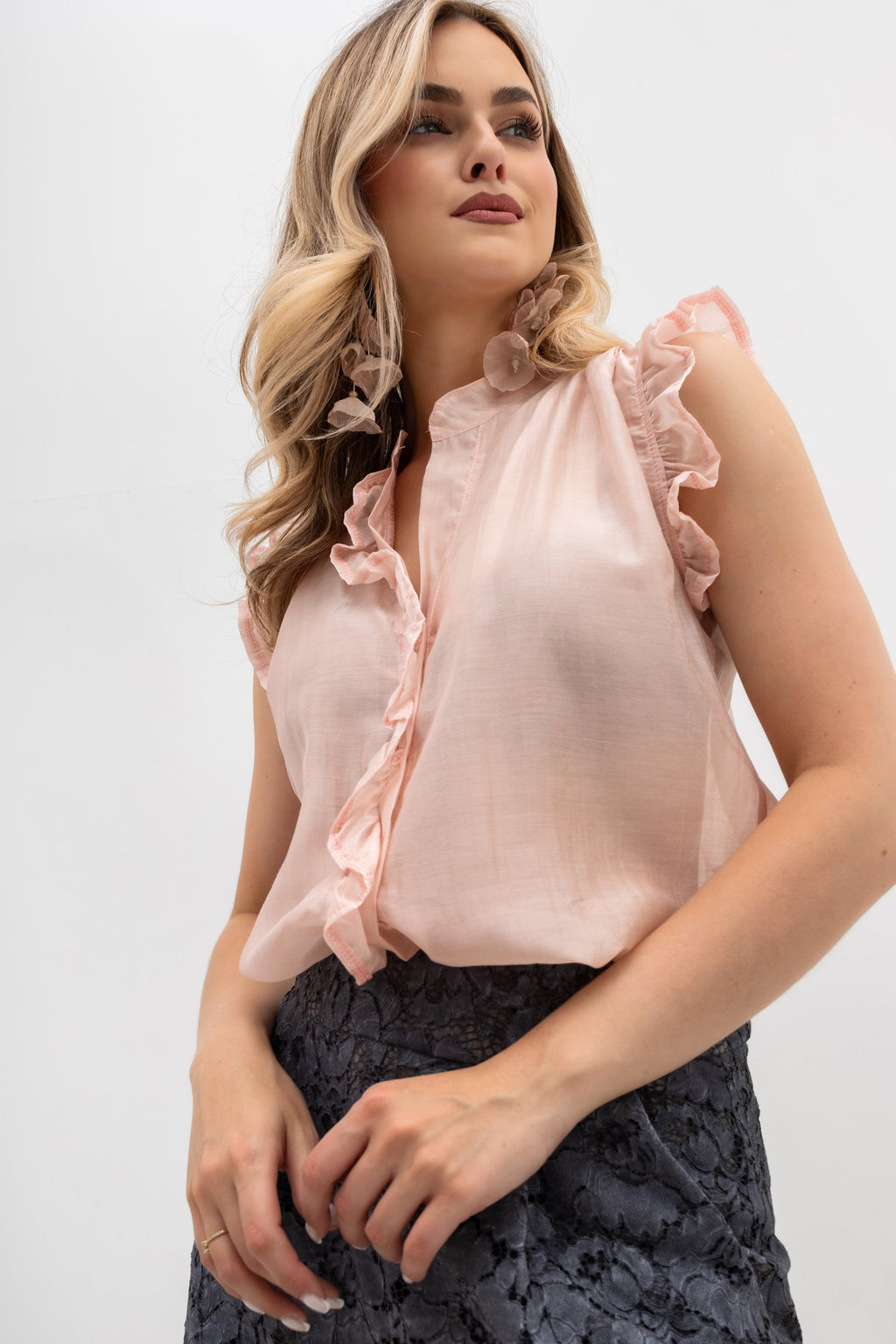 Grafitowe spodnie z kieszeniami, które łączą elegancję z praktycznością | Bastet | Spironik.pl