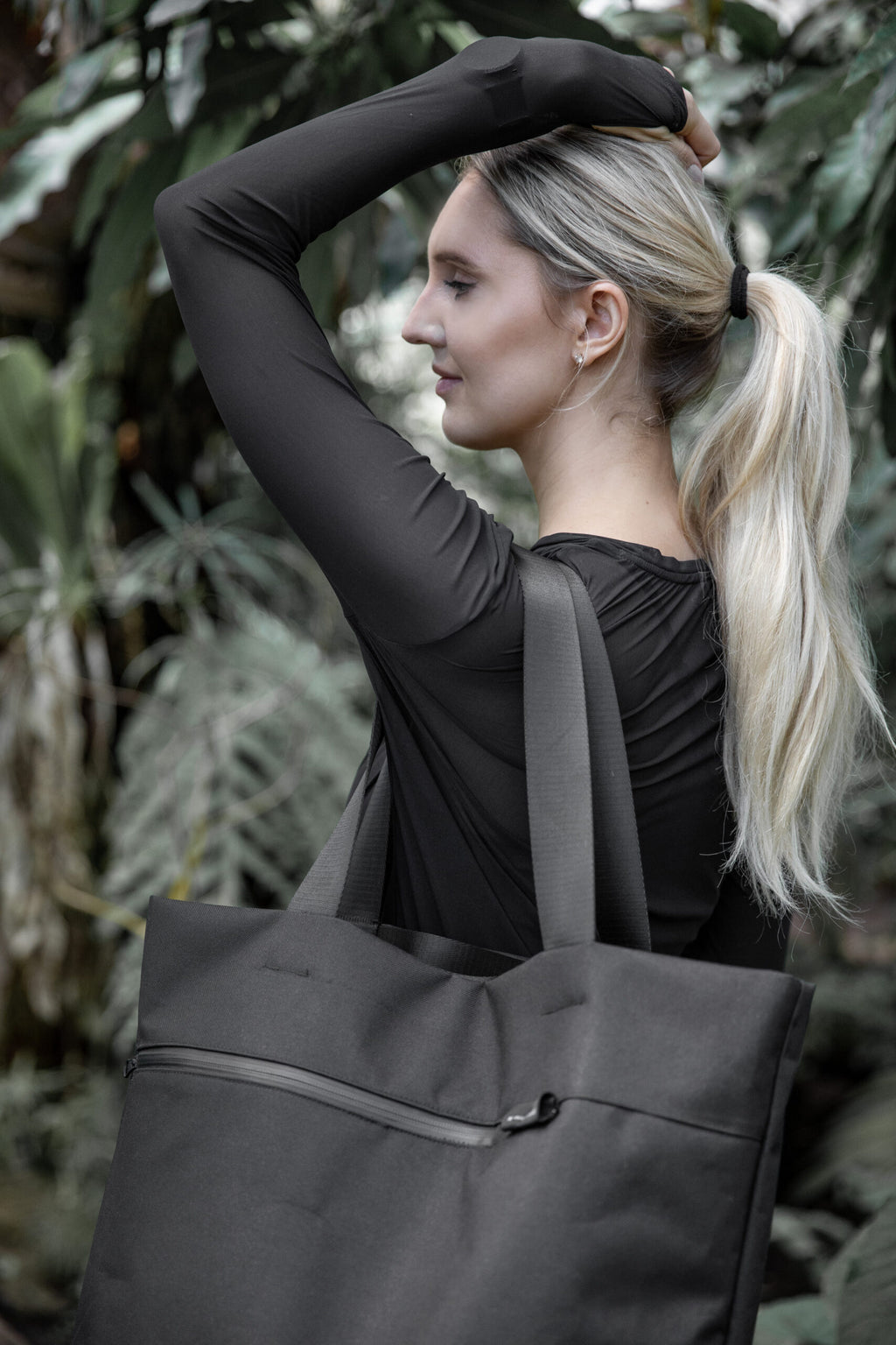 Czarna torebka shopper – modna, wygodna, unisex, codzienny dodatek eco.