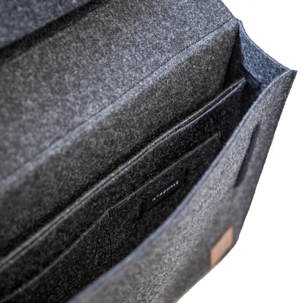 Detal zamka magnetycznego i uchwytu – torba na laptopa Sören, ECO trwałość i styl.