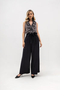 Wide trousers with pleats and a belt – an elegant viscose design. Color: Graphite