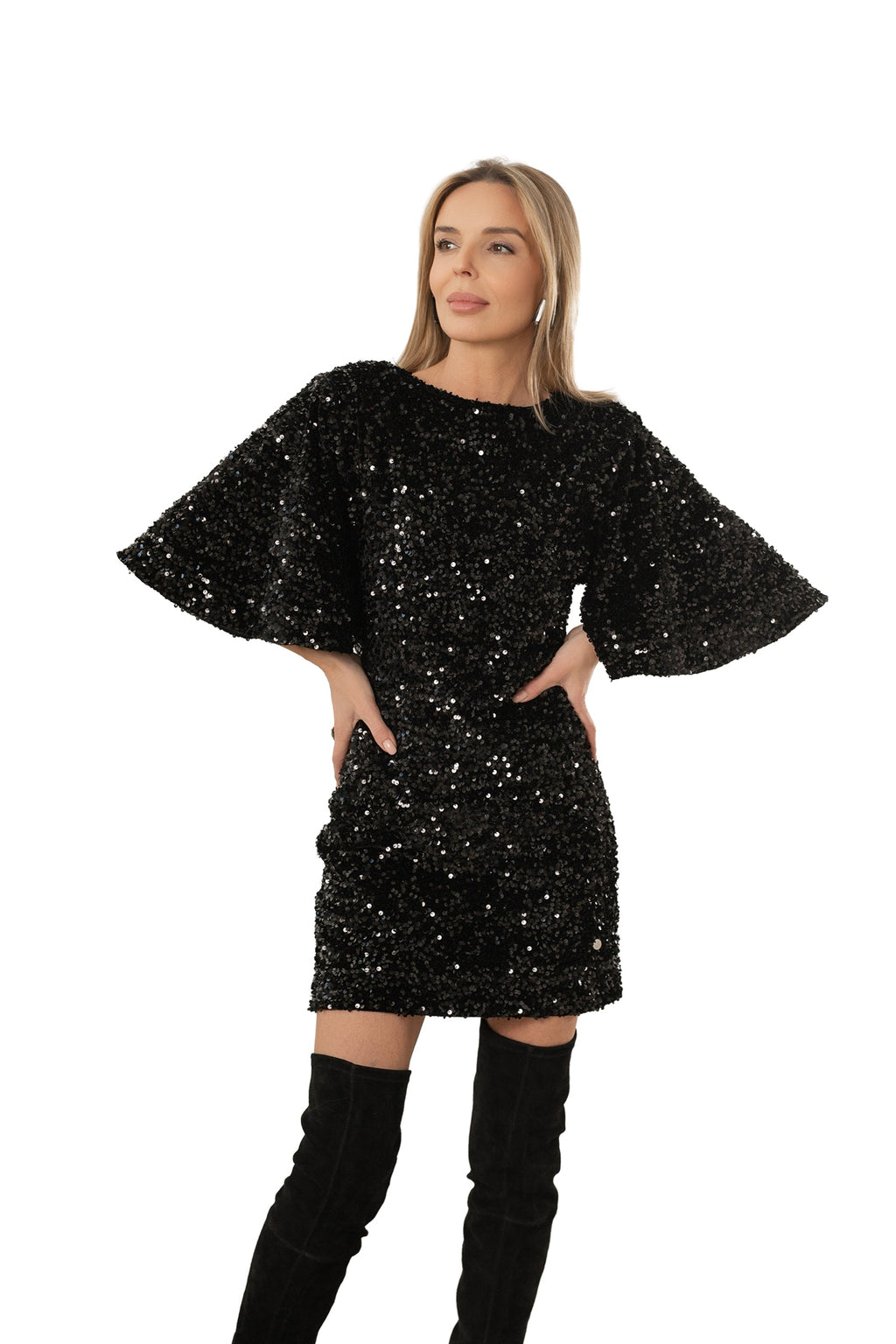 Efektowna sukienka mini z cekinami, łącząca elegancję z nowoczesnym stylem | Bastet | Spironik.pl