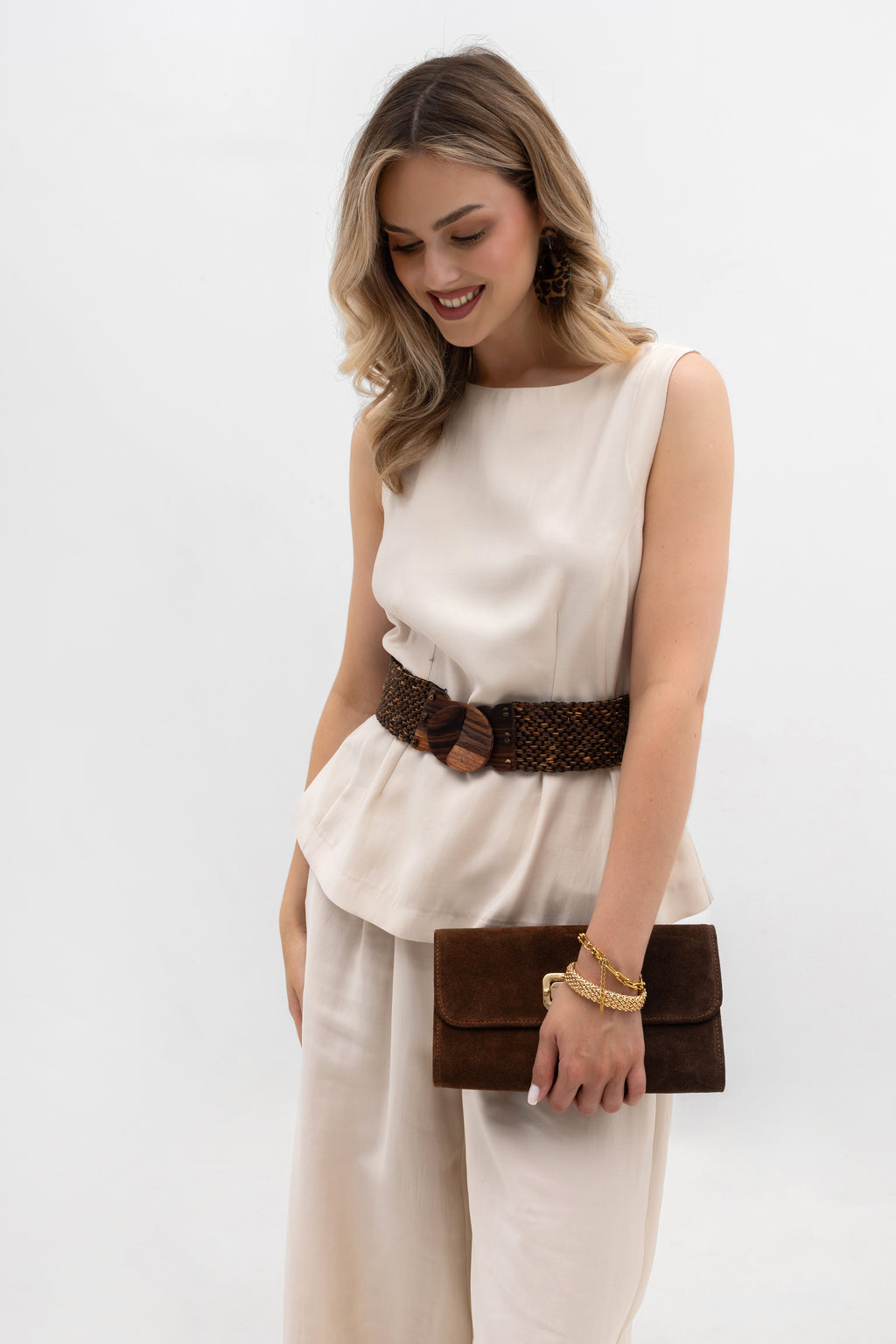 Jasnobeżowy top z wysoką zawartością wiskozy, zapewniający komfort i elegancki wygląd | Bastet | Spironik.pl