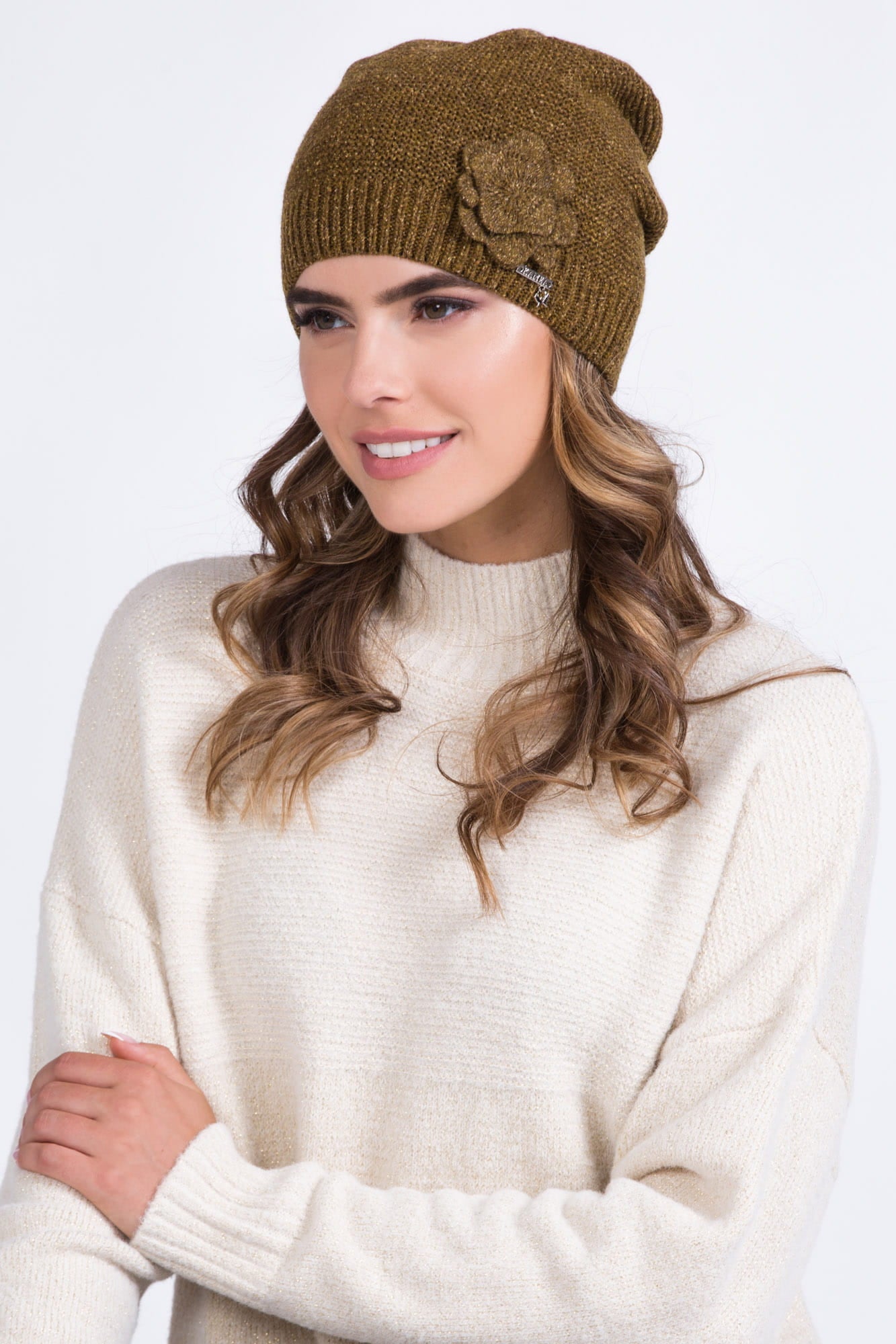 Čepice, Model: Jovita, Barva: khaki, Složení materiálu: 45% Akryl; 37% Vlna Merino; 18% Hedvábí, Velikost: Univerzální (54-60) (Čepice, fotografie 3)