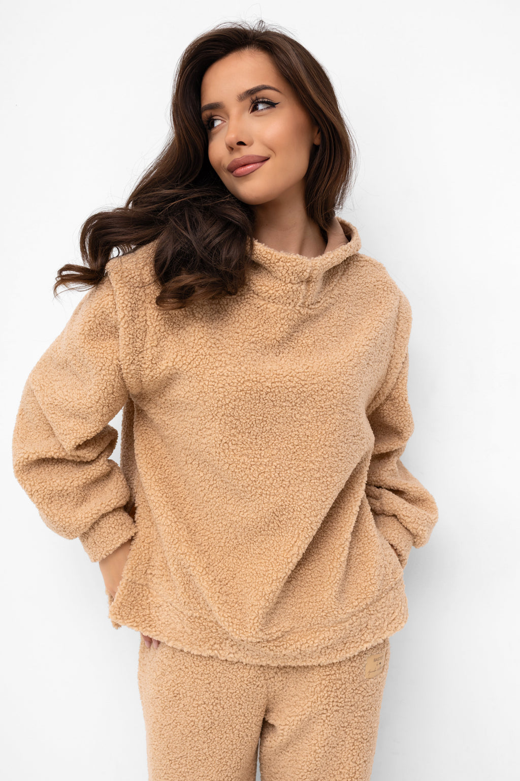 Stylowa bluza z kolekcji Bastet, z subtelnymi detalami i elastycznymi ściągaczami, w odcieniu karmelowym | Spironik.pl